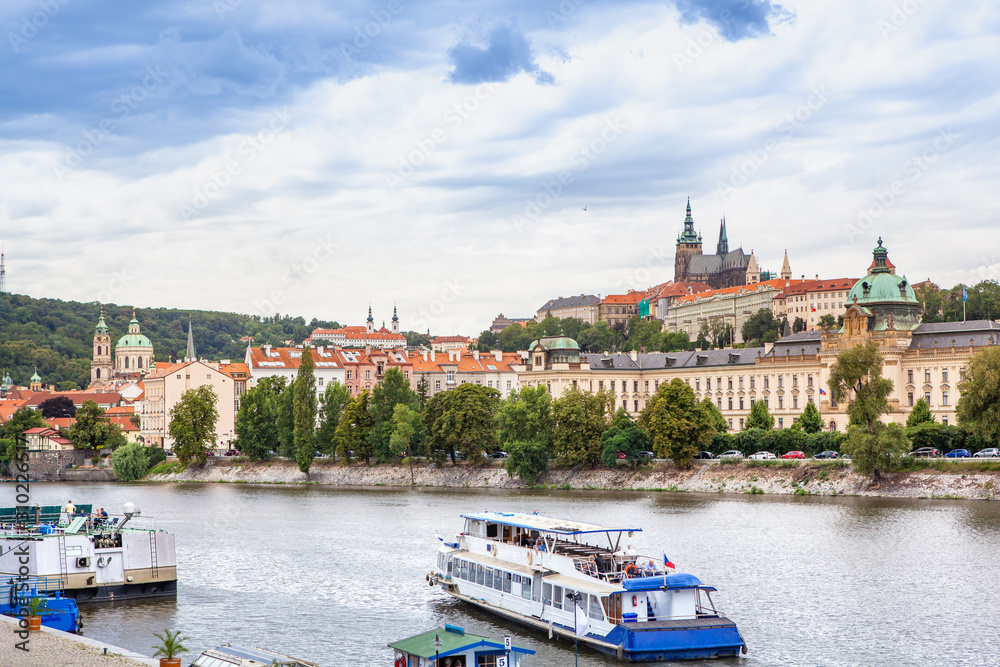 Obraz premium Passenger boat on the cityscape Prague background.