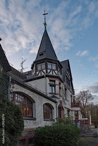 Obraz na płótnie Das Oberwaldhaus am Steinbrücker Teich in Darmstadt in Hessen, Deutschland w salonie
