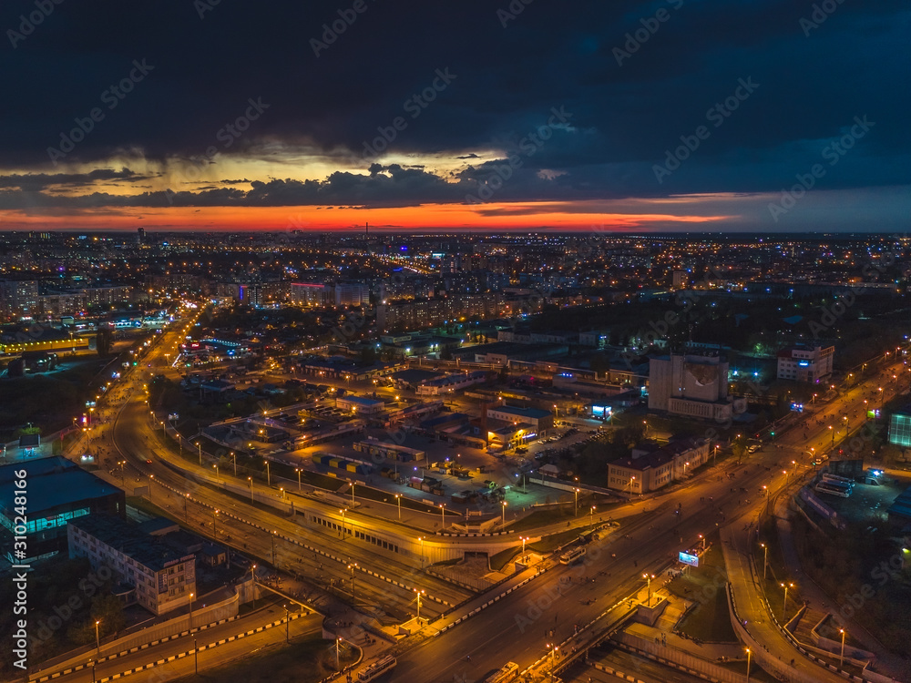 Fototapeta premium Evening city