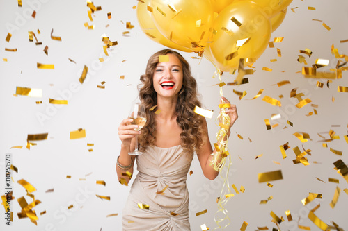Canvas Print attractive young stylish woman celebrating new year, drinking champagne holding