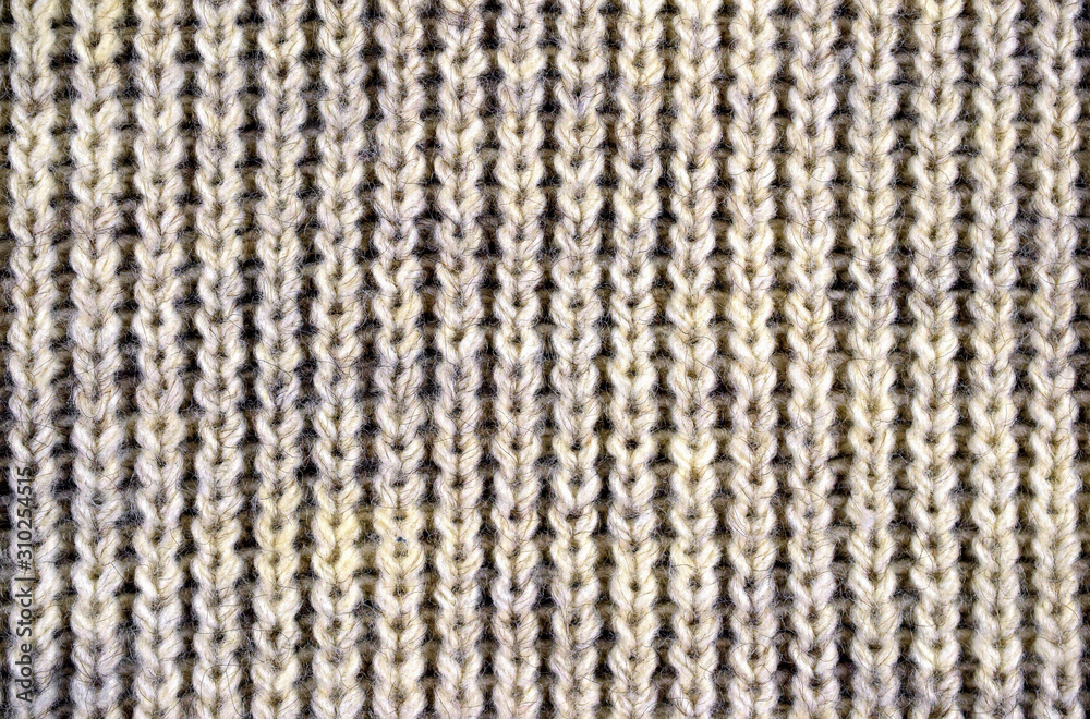 Warm sweater with a beautiful pattern of handmade wool.