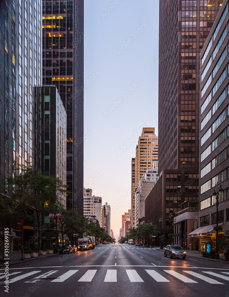 new york city street in the morning - obrazy, fototapety, plakaty 
