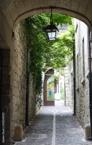 Gasse in Uzes  Provence