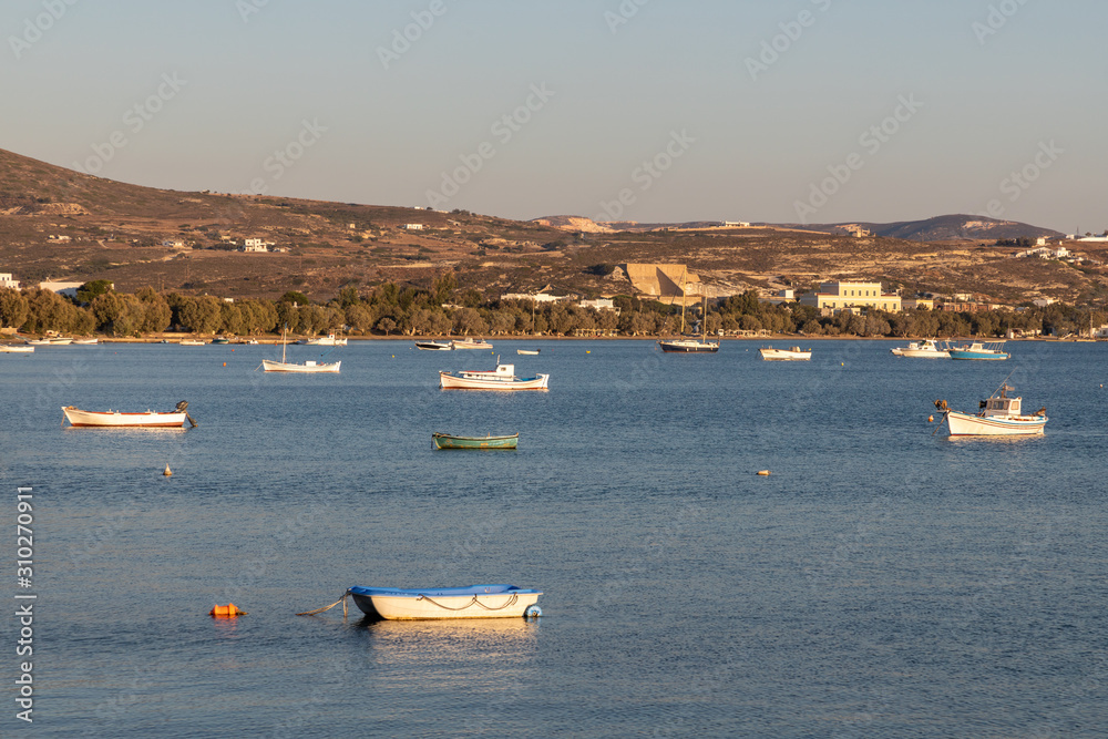 Obraz premium Fisherman boats in a bay in Milos