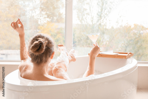 Beautiful young woman drink...