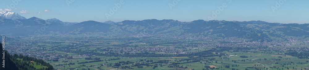 Panoramaaufnahme von Dornbirn mit Blick auf das Vorarlberger Rheintal