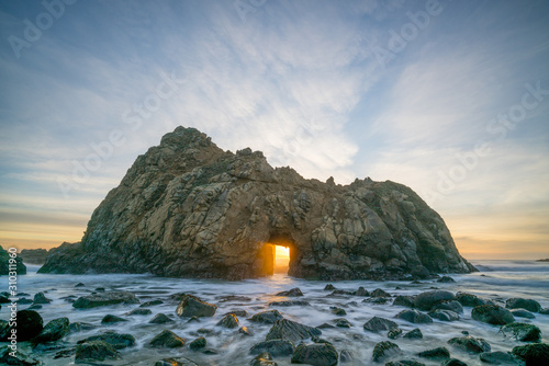 Fototapeta Naklejka Na Ścianę i Meble -  Keyhole Arch, Pfeiffer Beach, Big Sur, California