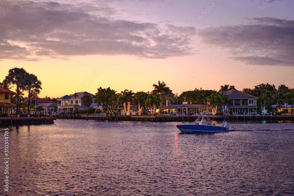 Naklejka premium boat on a river in twilight at dusk