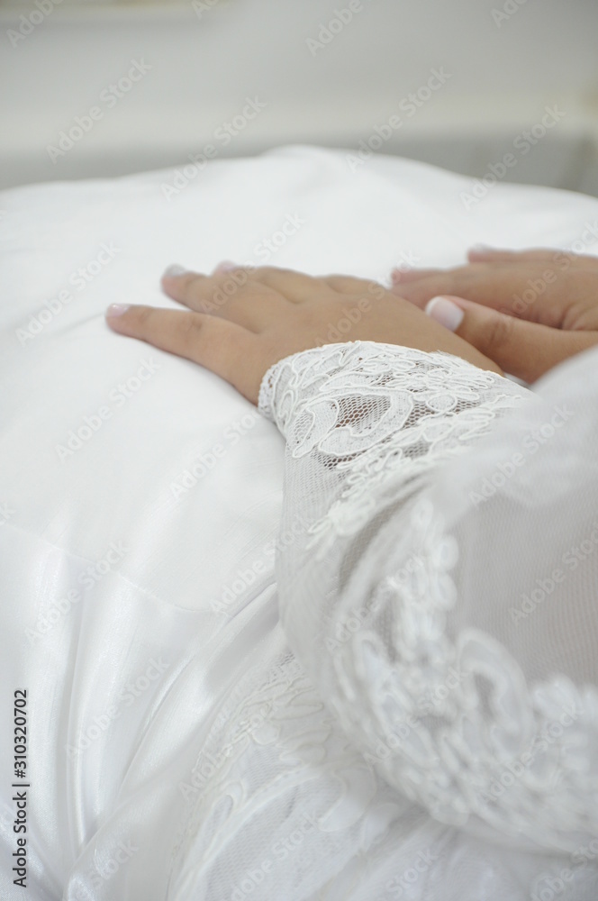anxiety anxious bride hands anxiety anxious bride hands
