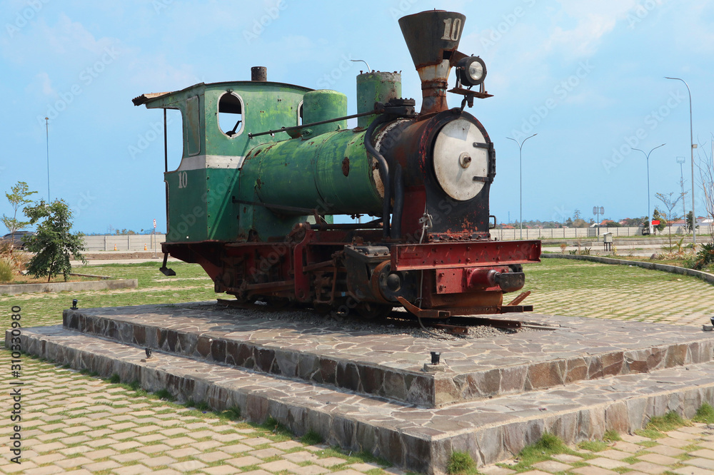 Obraz premium Unused old rusty antique green steam train locomotive