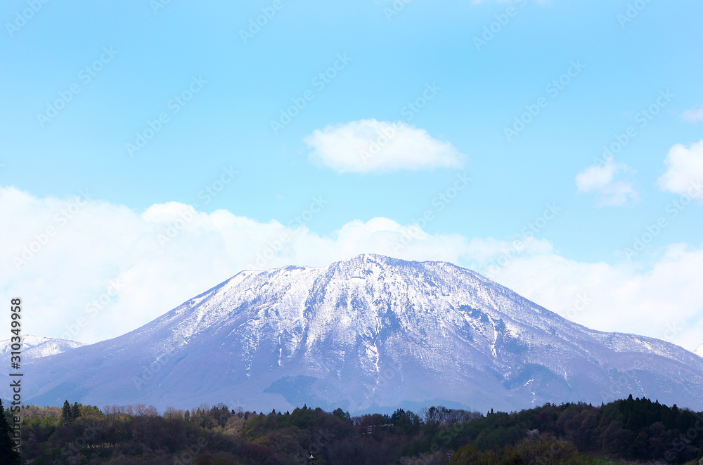 冠雪の黒姫山