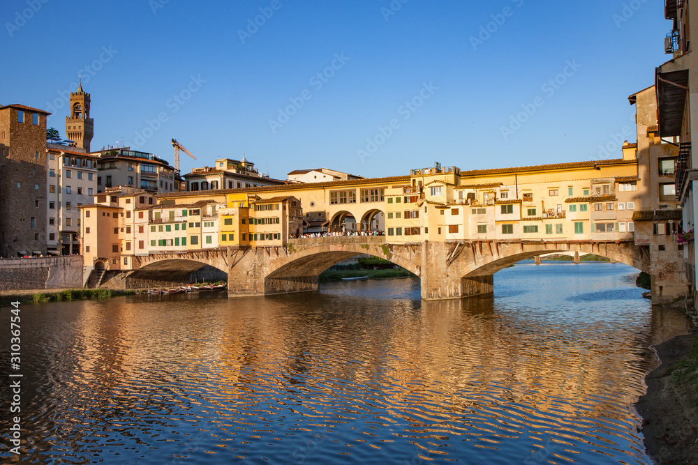 Fototapeta premium Ponte Vecchio Bridge with Reflection at Sunset in Florence