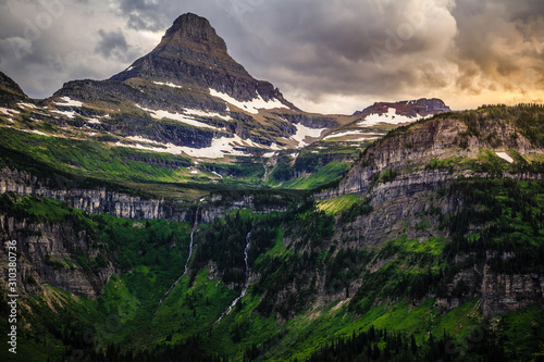 Foto Going-to-the-Sun Road Sunset Scenery in Glacier National Park