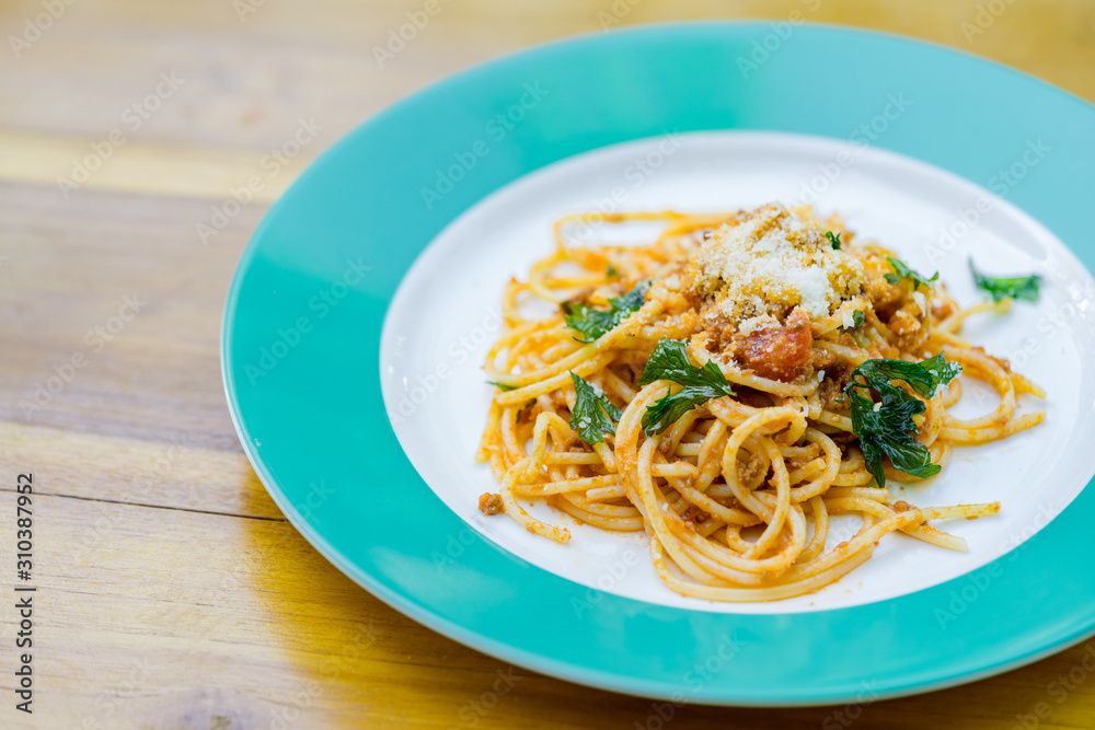 Fresh spaghetti, one of the most delicious Italian delicacies Fresh spaghetti, one of the most delicious Italian delicacies