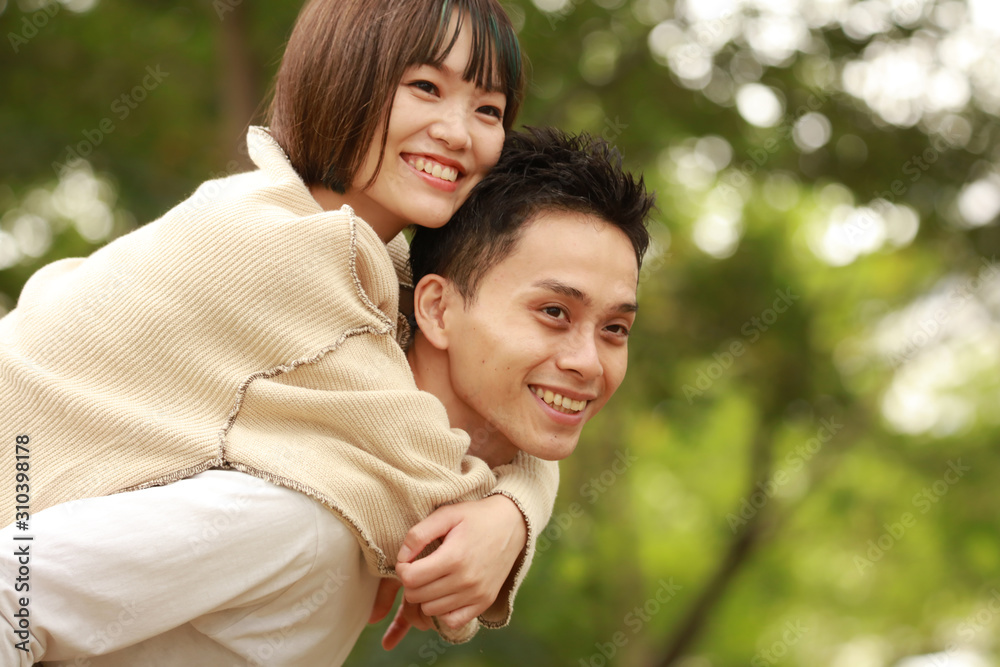 Fototapeta premium 笑顔のカップル