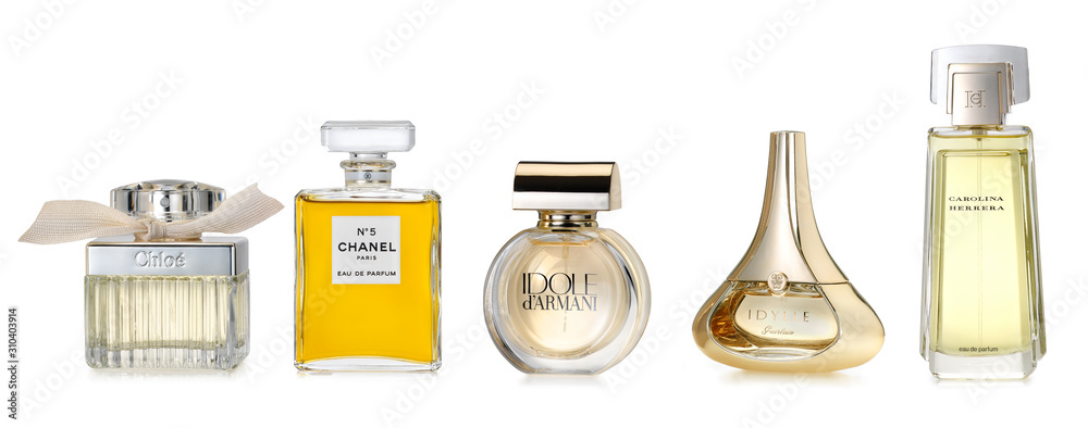 Barcelona-Spain- October 2014: Luxury fine fragrances for woman. Fine and  luxury brands: CHLOE, CHANEL Number 5, IDOLE by Armani, IDYLLE by Guerlain,  CAROLINA HERRERA Stock Photo