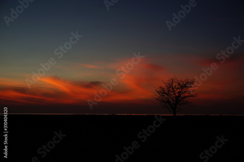 sunset and sunrise is the beauty of nature that is at the end of the night and evening gives the perfect color to the sky so that the clouds look beautiful to look at.