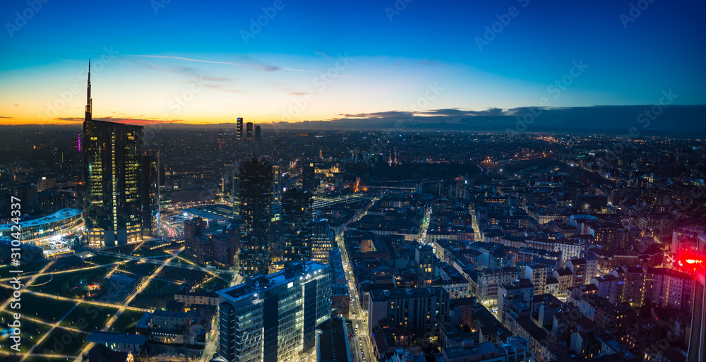 Naklejka premium Milan (Italy) night aerial view. Panoramic view from the Lombardy Region building.