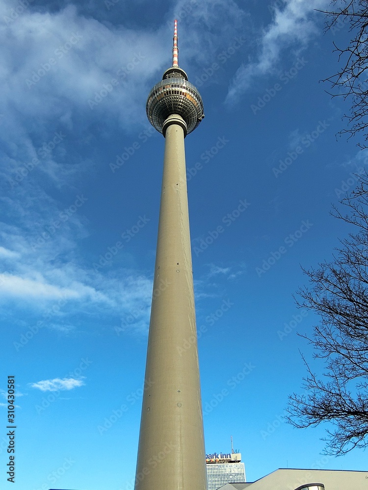 Obraz premium Landmark, TV Tower (Fernsehturm) in Berlin, Germany