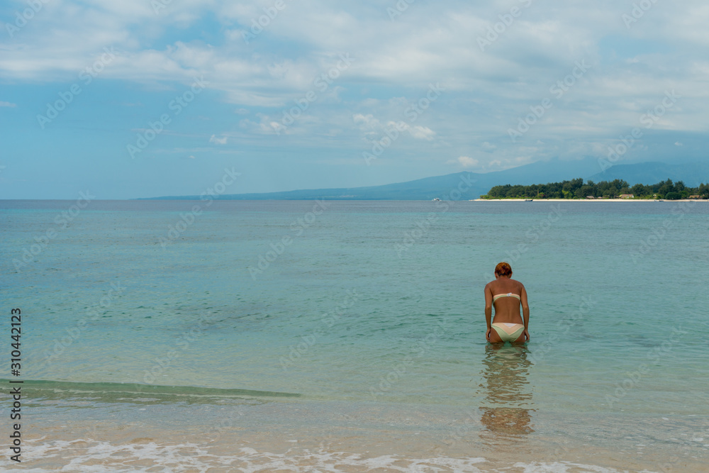 Obraz premium Woman at tropical island beach
