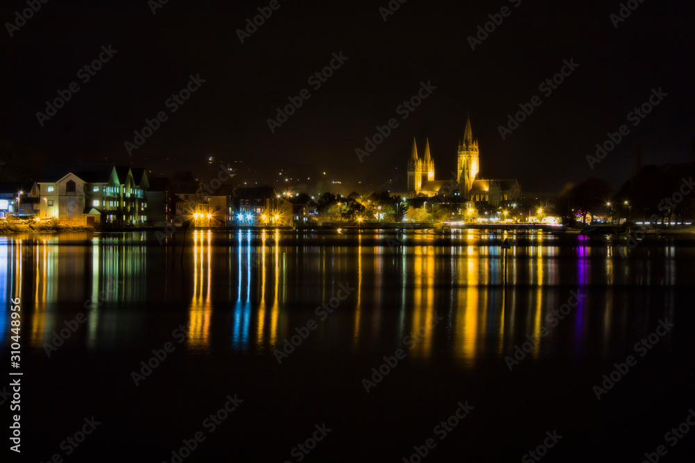 Naklejka premium Truro at Night