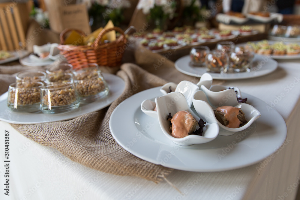 Tavolata con antipasti vari Tavolata con antipasti vari
