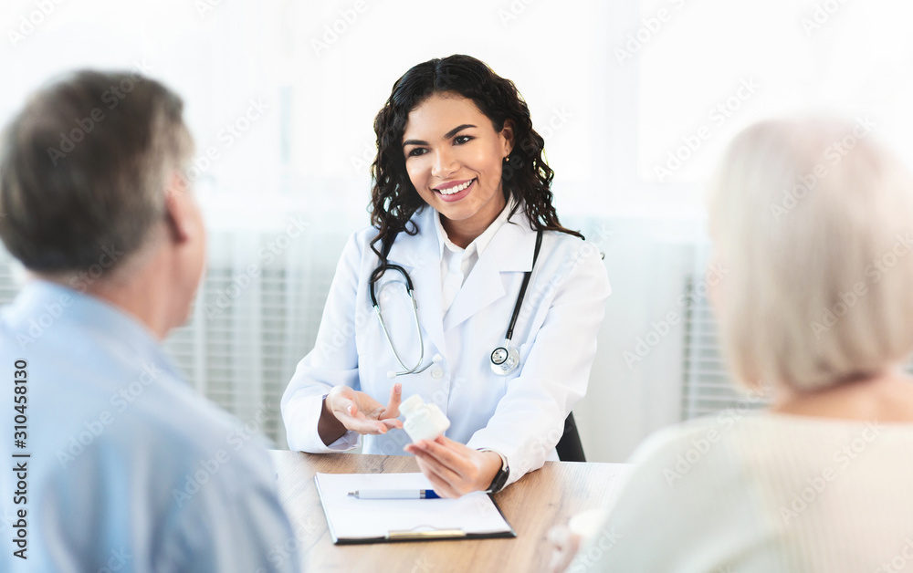 Nurse explaining how to use pills to senior couple Nurse explaining how to use pills to senior couple