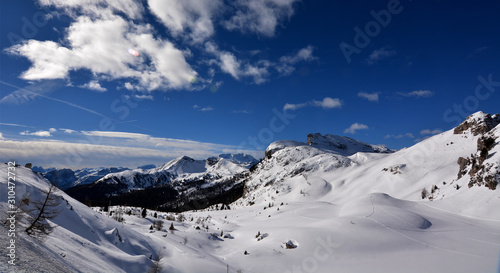 Il bellissimo paesaggio dal passo Valparola sulle Dolomiti