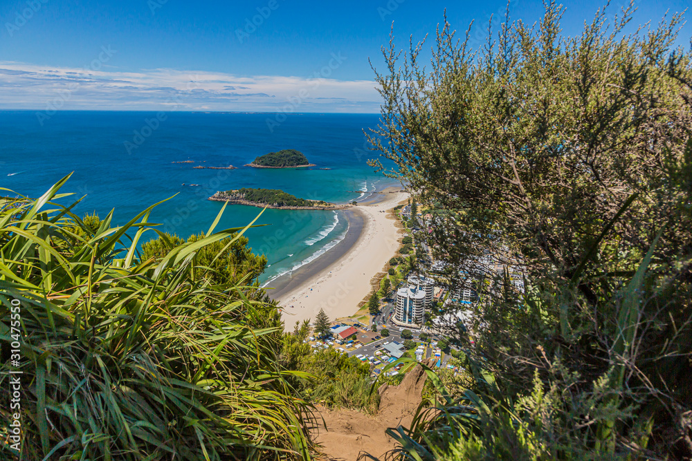 Obraz premium View on Touranga city and Papamoa Beach from Mount Maunganui on northern island of New Zealand in summer