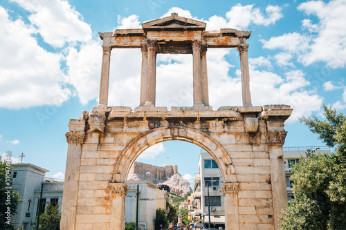 Fototapete Arch of Hadrian, ancient ruins in Athens, Greece