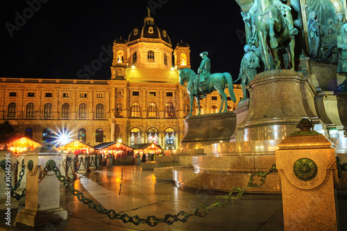 Photography Festive evening cityscape - view of the Kunsthistorisches Museum and Maria There