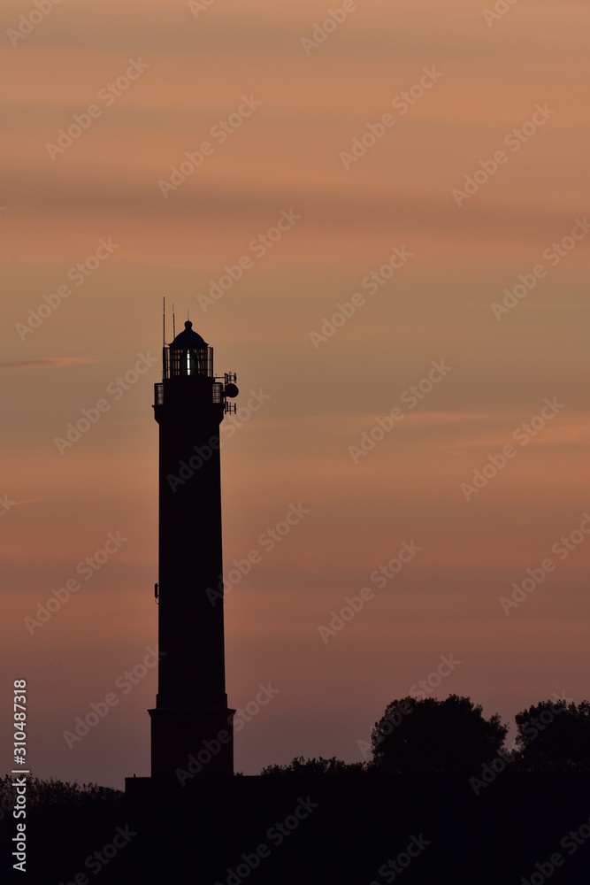 Leuchtturm im Abendlicht