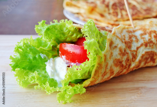 Obraz na plátně Keto wraps made of coconut flour and psyllium husk with cream and vegetables