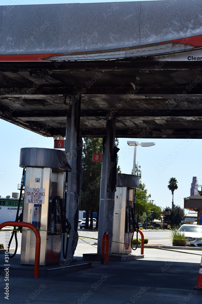 Naklejka premium 76 gas station in Fresno burned