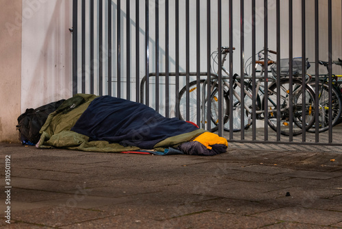Photos Homeless man sleeping in winter, homeless man in sleeping bag on the street, sid