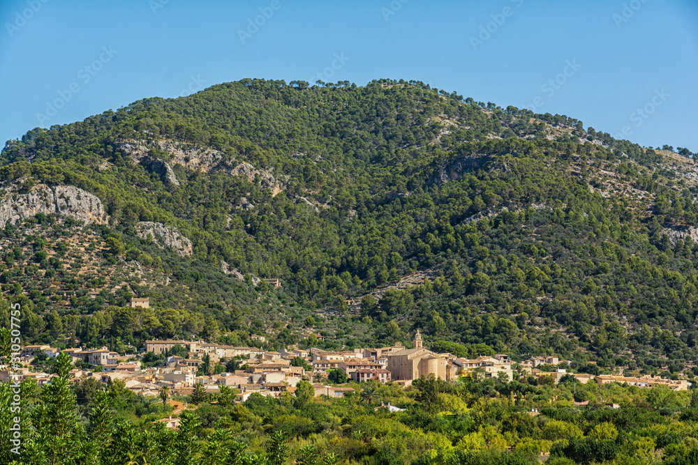 Die Stadt Caimari auf Mallorca