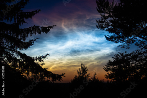 Leuchtende Nachtwolken (Noctilucent clouds)