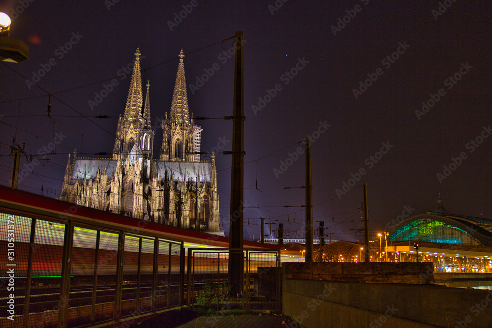 Kölner Dom in der Nacht