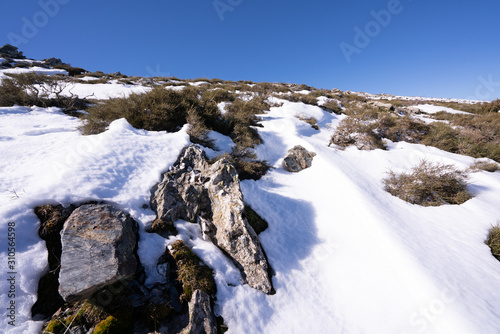 Neve sul Bruncuspina, montagna sarda.