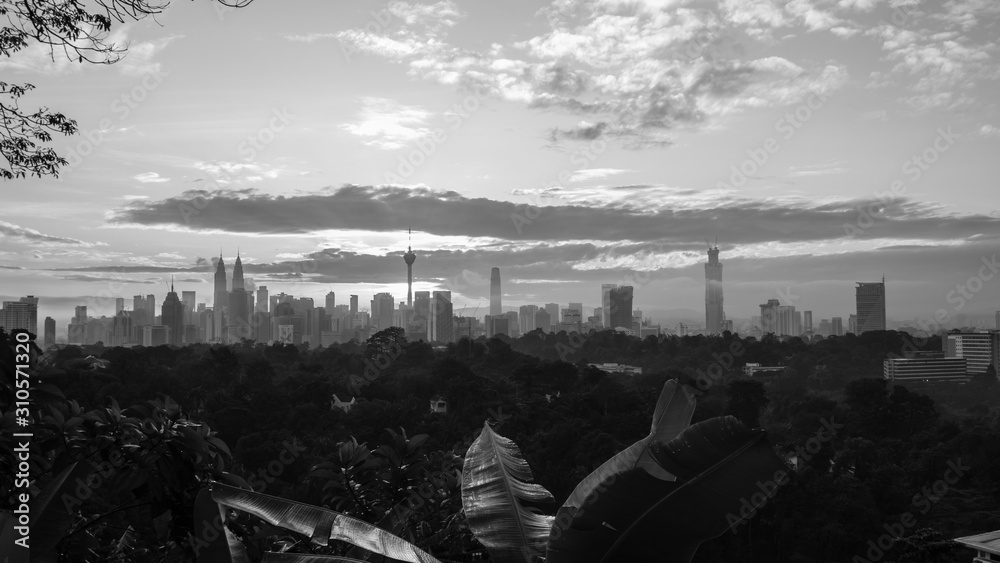 Obraz premium beautiful scenery skyline during sunrise