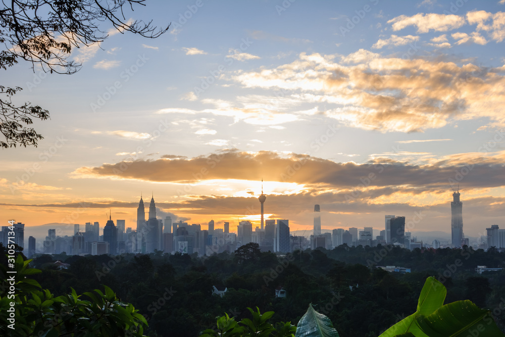 Fototapeta premium beautiful scenery skyline during sunrise