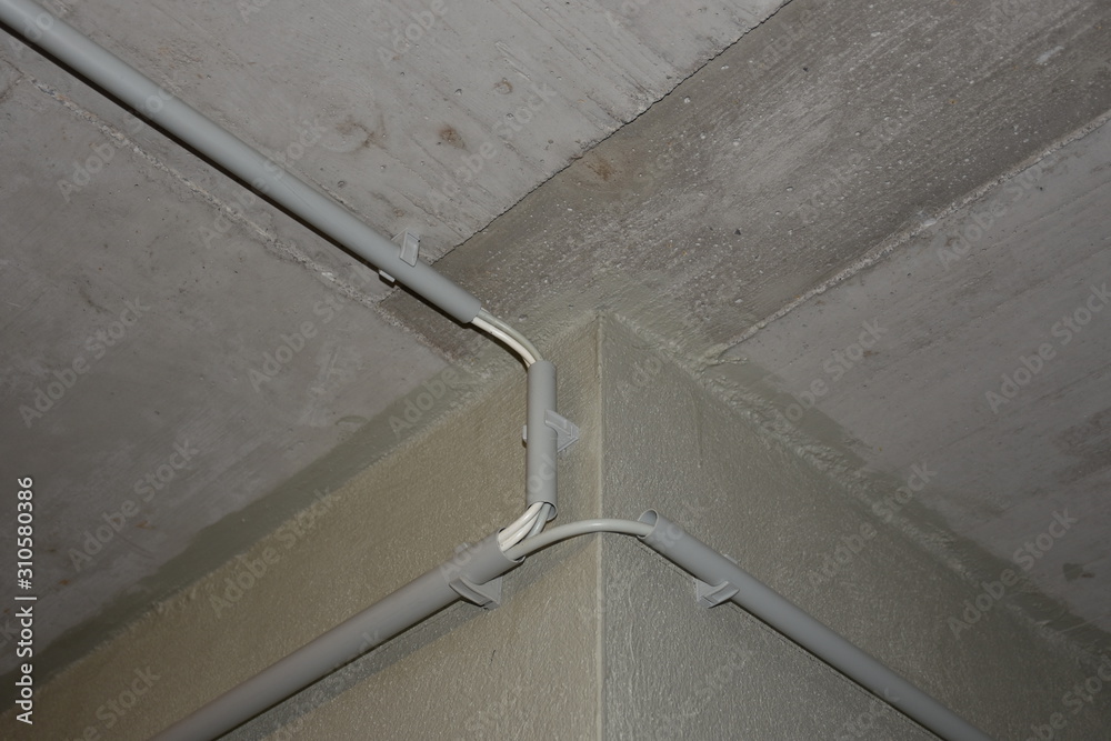 Fotografie Keller, Elektroinstallation, Installation, Installationsrohr, Kabel, Strom, Feuc