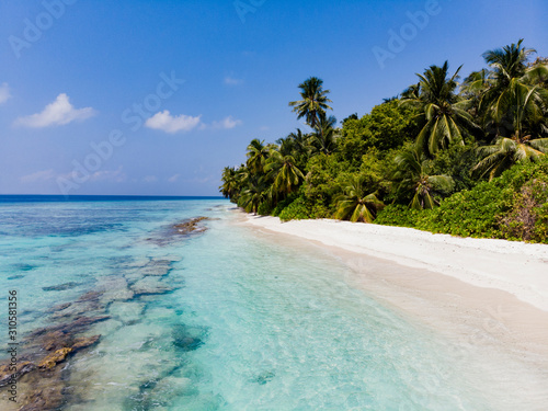 Fototapeta Naklejka Na Ścianę i Meble -  Pristine tropical beach with palm trees, blue water and white sand