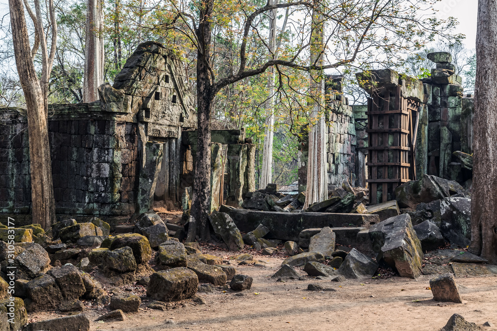 Prasat Krahom Landscape of Koh Ker, Northwest Cambodia Prasat Krahom Landscape of Koh Ker, Northwest Cambodia