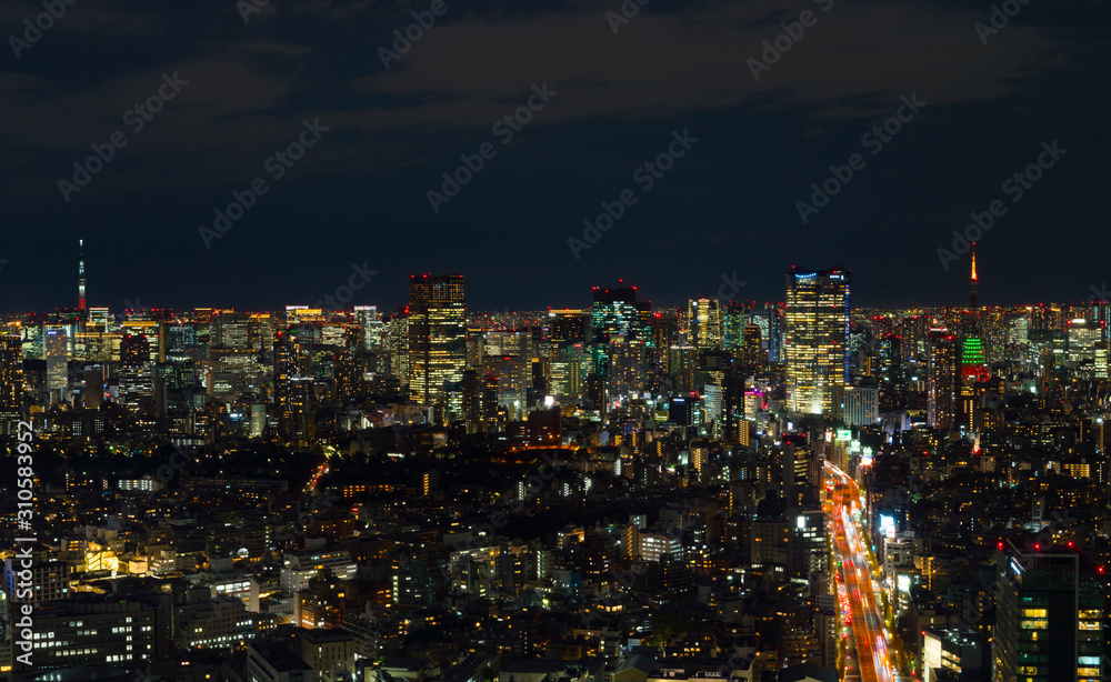 東京夜景　渋谷スカイから望む　東京タワーとスカイツリーを同時に望む　2019年12月