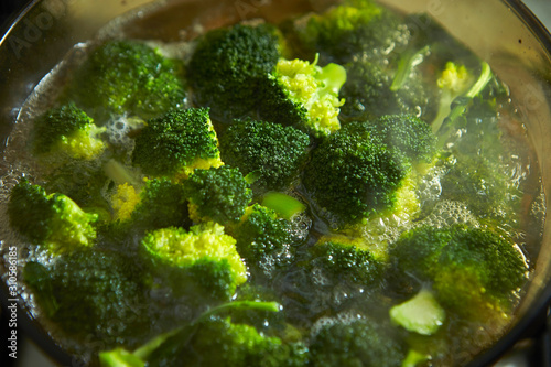 Boiling broccoli in glass cooking pot 