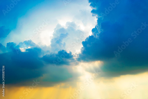 sun beam Surpass blue cloud