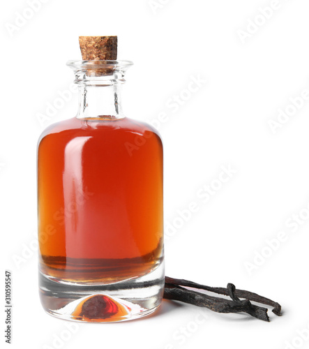 Canvastavla Vanilla extract and dry pods isolated on white
