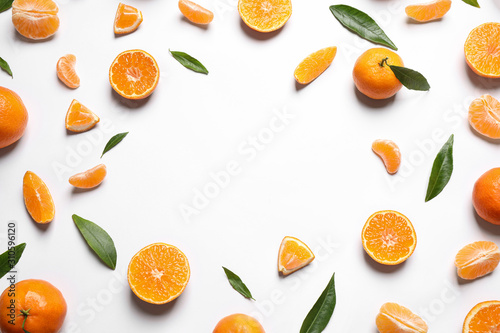 Fototapeta Naklejka Na Ścianę i Meble -  Frame made of fresh ripe and space for text on white background, top view. Citrus fruit