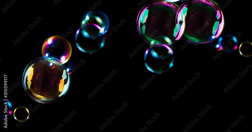 Naklejka premium Soap bubble with black background